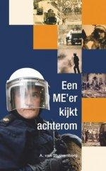 Productafbeelding Een me'er kijkt achterom